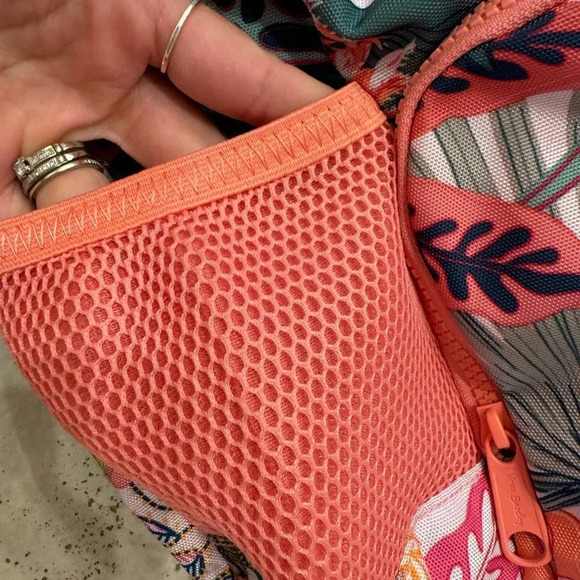 NWOT Vera Bradley Lunch Box and Draw String Backpack SET in Coral Pink Tropical main image 7